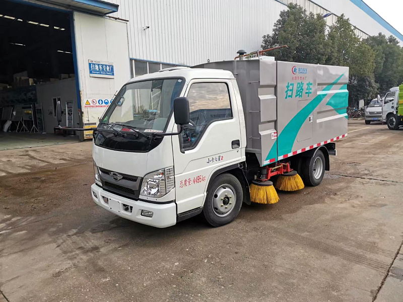 福田2.5方扫路车