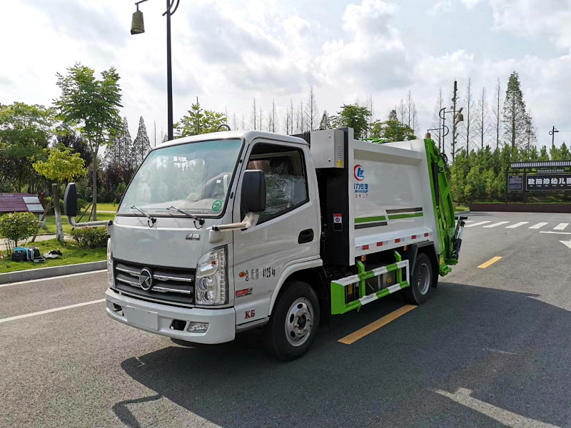 4方压缩垃圾车（凯马）