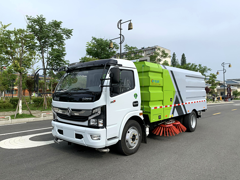 东风大多利卡8方扫路车
