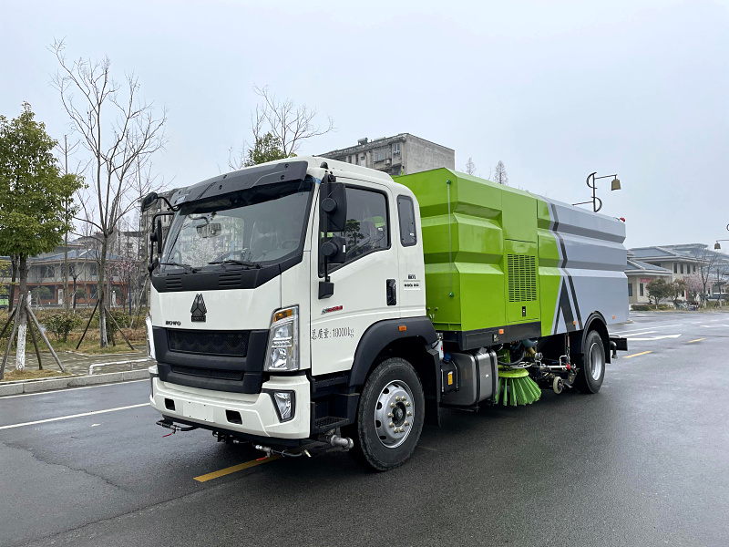 重汽豪沃16方洗扫车
